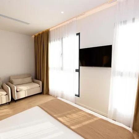 Mahoro Boutique 4*